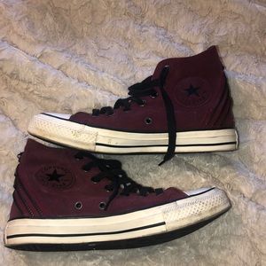 Suede maroon converse